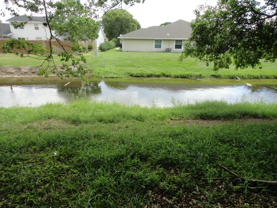 合同活跃: $339,000 (2 贝兹, 2 浴室, 1698 平方英尺)