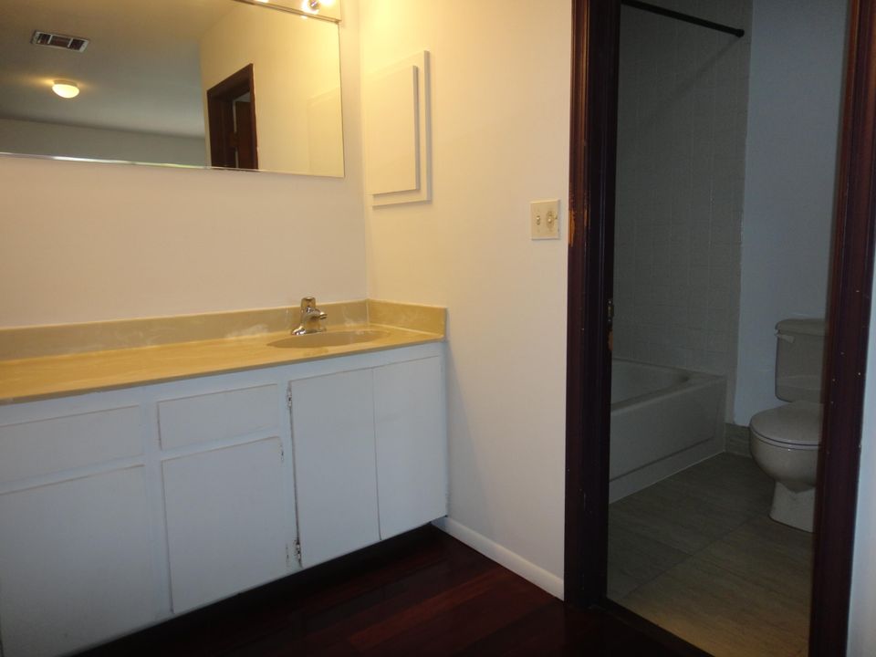 合同活跃: $339,000 (2 贝兹, 2 浴室, 1698 平方英尺)