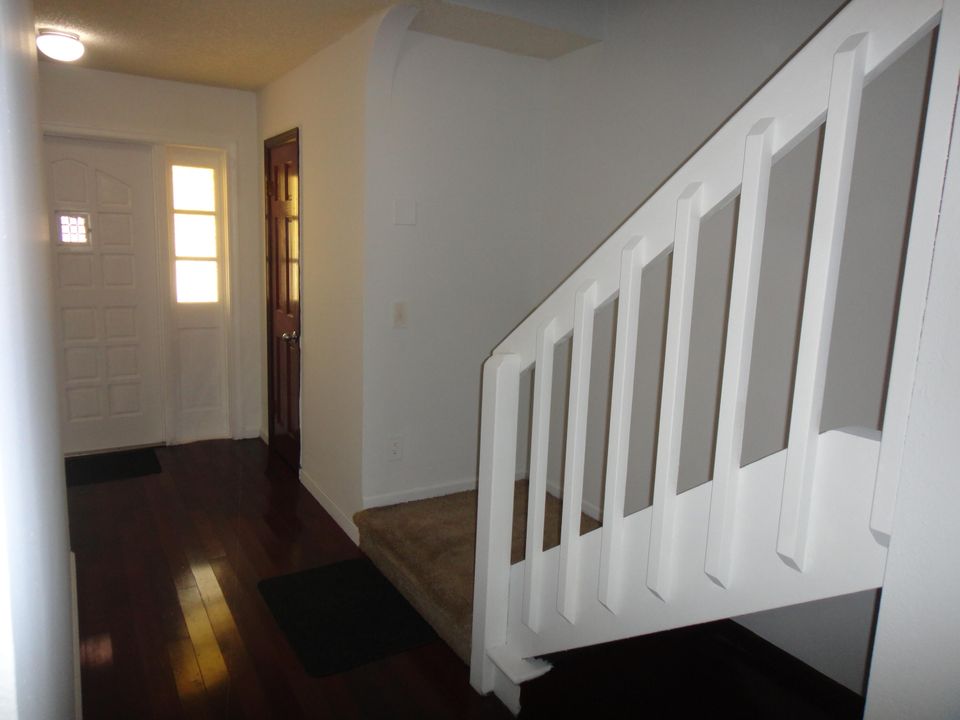 合同活跃: $339,000 (2 贝兹, 2 浴室, 1698 平方英尺)