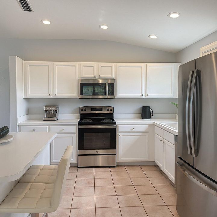 For Sale: $239,900 (2 beds, 2 baths, 1029 Square Feet)