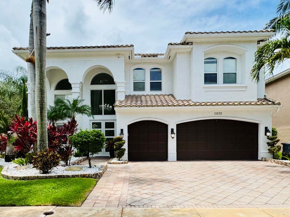 Recently Rented: $7,000 (6 beds, 4 baths, 4091 Square Feet)