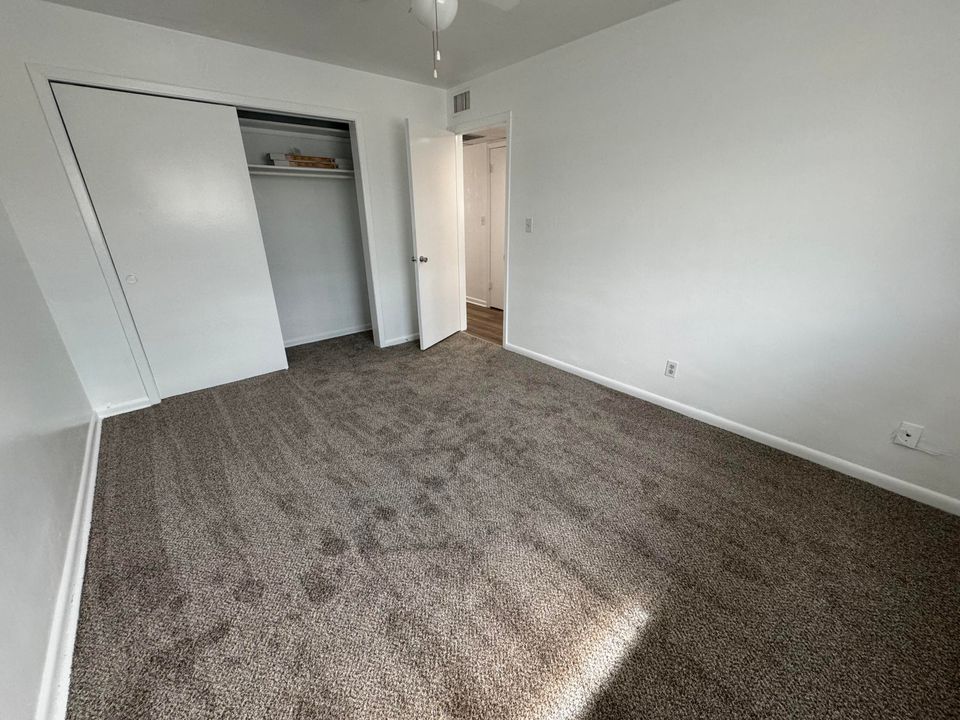 合同活跃: $170,000 (2 贝兹, 1 浴室, 775 平方英尺)