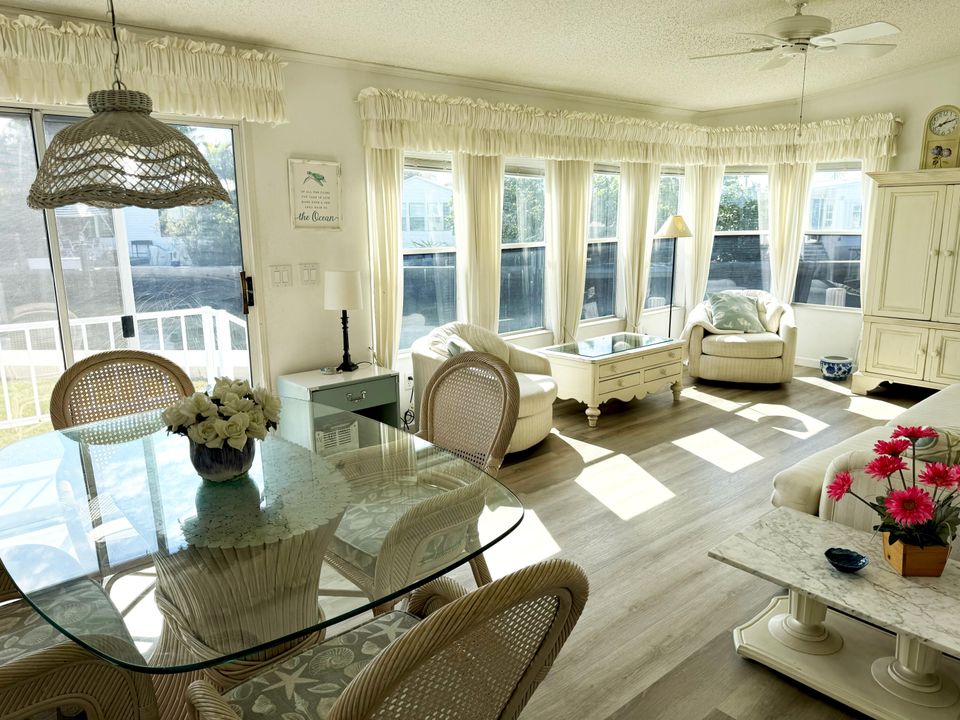 待售: $735,000 (2 贝兹, 1 浴室, 1032 平方英尺)