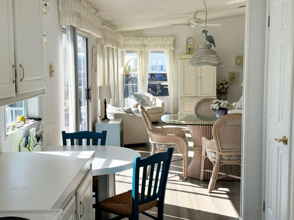 待售: $735,000 (2 贝兹, 1 浴室, 1032 平方英尺)