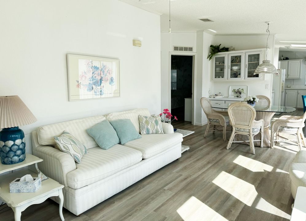 待售: $735,000 (2 贝兹, 1 浴室, 1032 平方英尺)