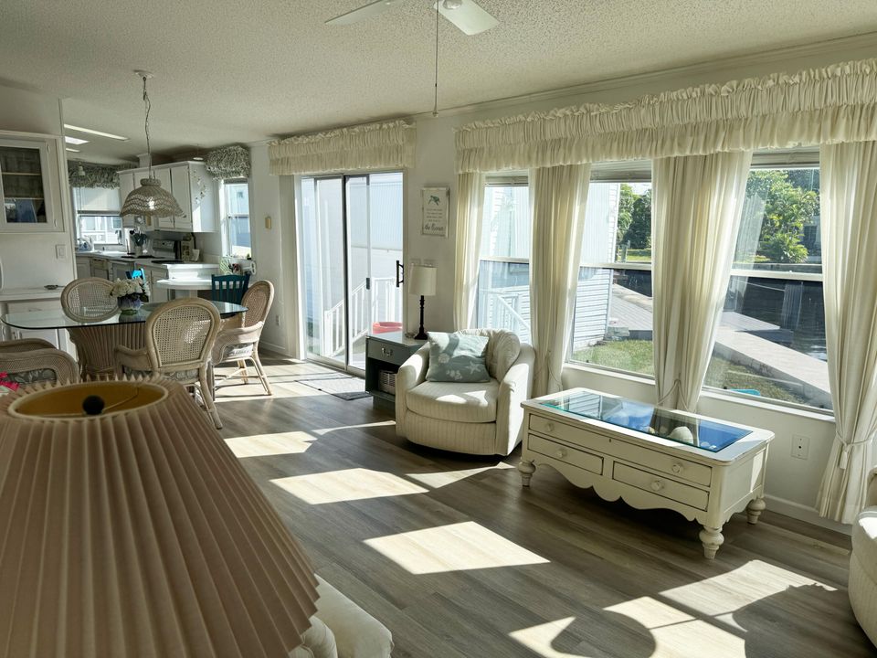 待售: $735,000 (2 贝兹, 1 浴室, 1032 平方英尺)