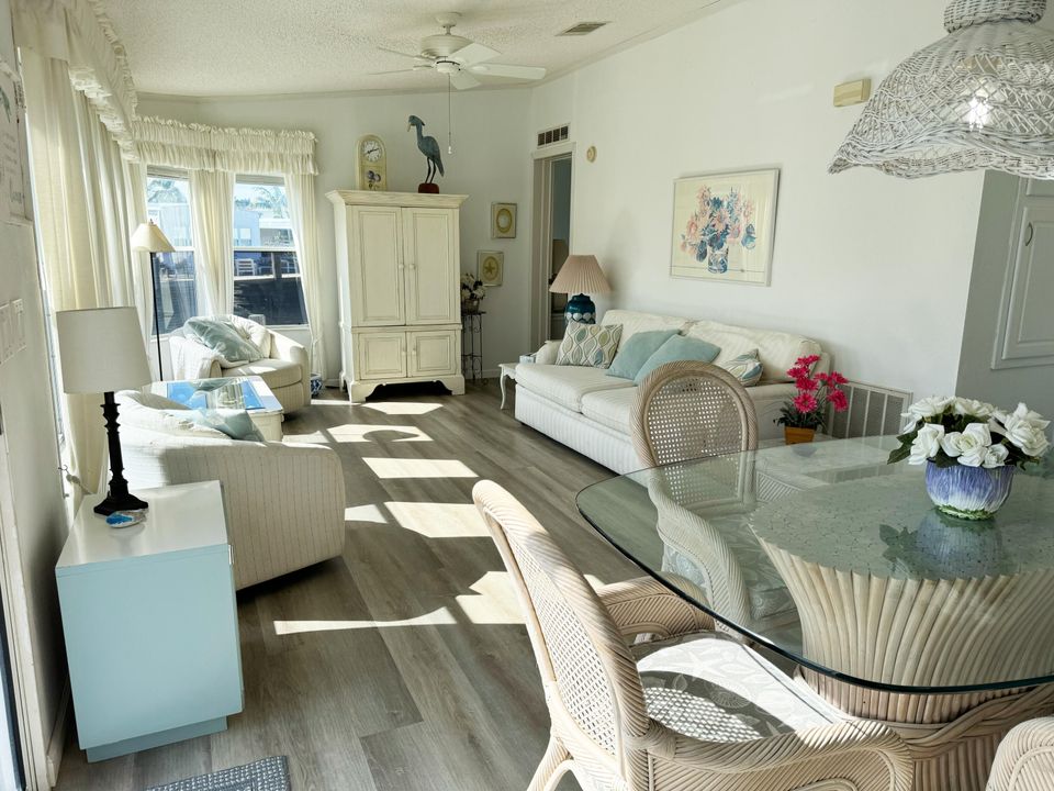 待售: $735,000 (2 贝兹, 1 浴室, 1032 平方英尺)