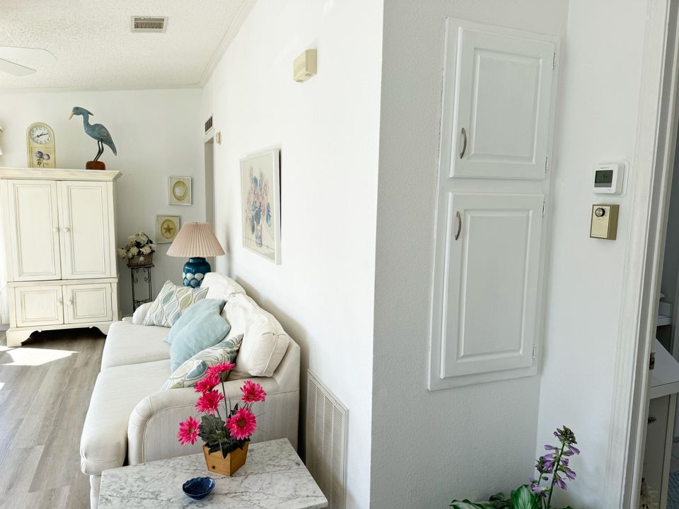 待售: $735,000 (2 贝兹, 1 浴室, 1032 平方英尺)