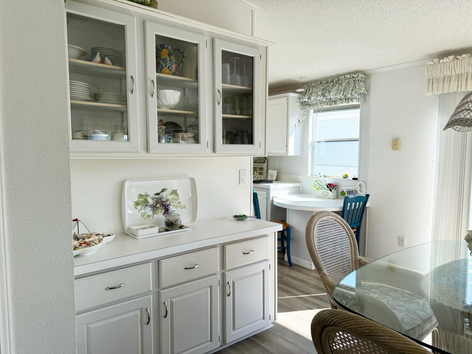 待售: $735,000 (2 贝兹, 1 浴室, 1032 平方英尺)