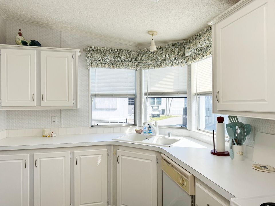 待售: $735,000 (2 贝兹, 1 浴室, 1032 平方英尺)