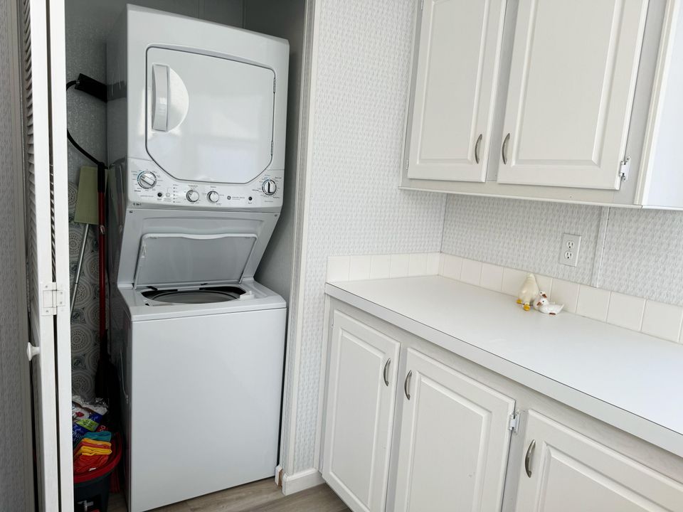 待售: $735,000 (2 贝兹, 1 浴室, 1032 平方英尺)