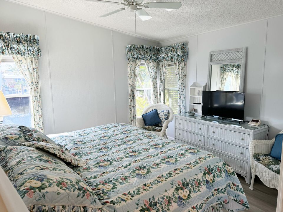 待售: $735,000 (2 贝兹, 1 浴室, 1032 平方英尺)