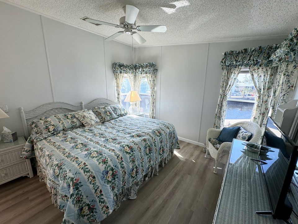 待售: $735,000 (2 贝兹, 1 浴室, 1032 平方英尺)