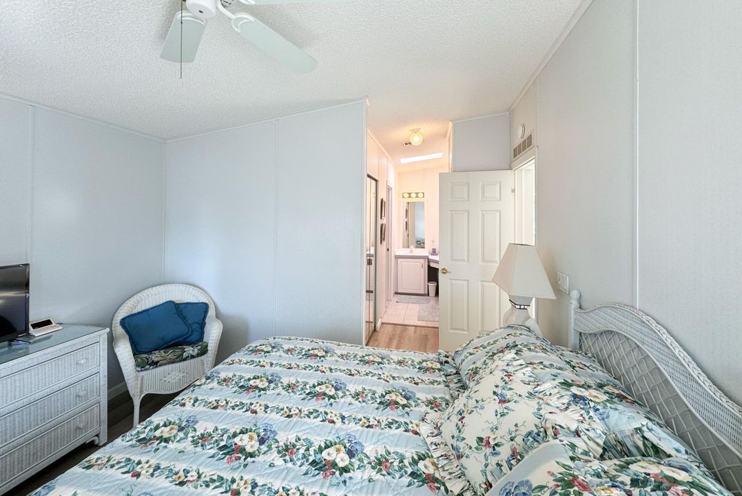 待售: $735,000 (2 贝兹, 1 浴室, 1032 平方英尺)