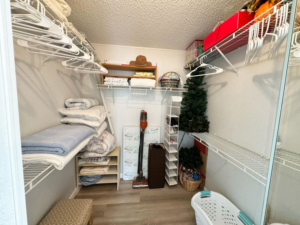 待售: $735,000 (2 贝兹, 1 浴室, 1032 平方英尺)