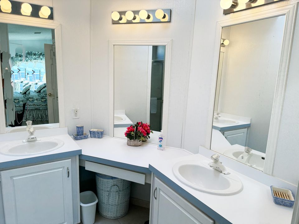 待售: $735,000 (2 贝兹, 1 浴室, 1032 平方英尺)