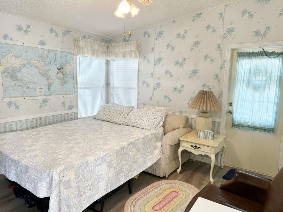 待售: $735,000 (2 贝兹, 1 浴室, 1032 平方英尺)