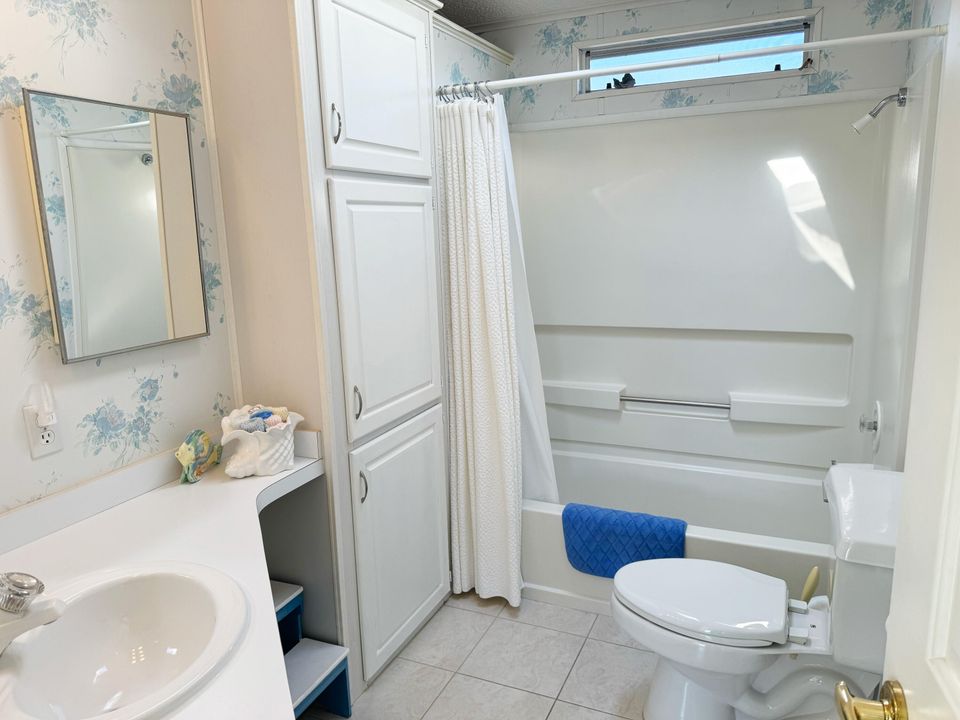 待售: $735,000 (2 贝兹, 1 浴室, 1032 平方英尺)