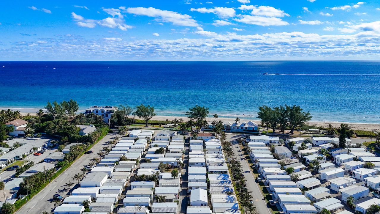 待售: $735,000 (2 贝兹, 1 浴室, 1032 平方英尺)