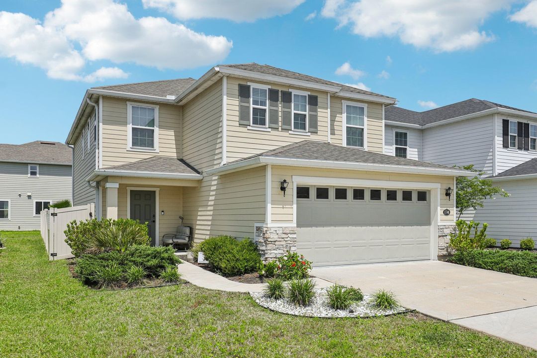 Recently Sold: $439,900 (4 beds, 3 baths, 2393 Square Feet)