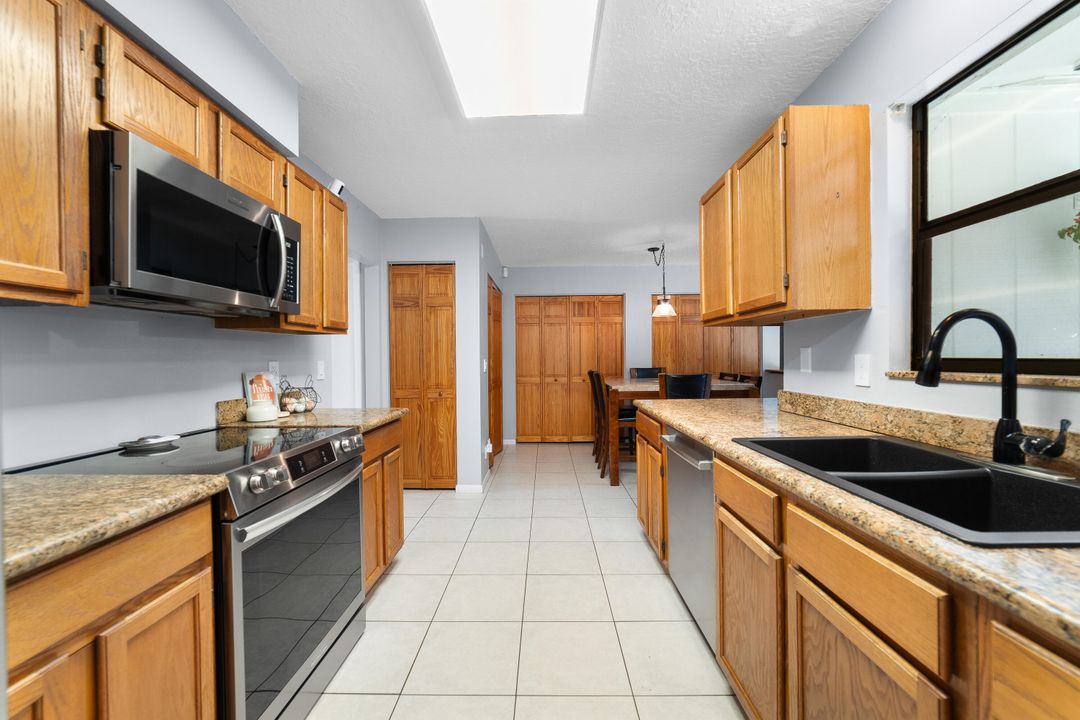 合同活跃: $649,999 (4 贝兹, 3 浴室, 2626 平方英尺)