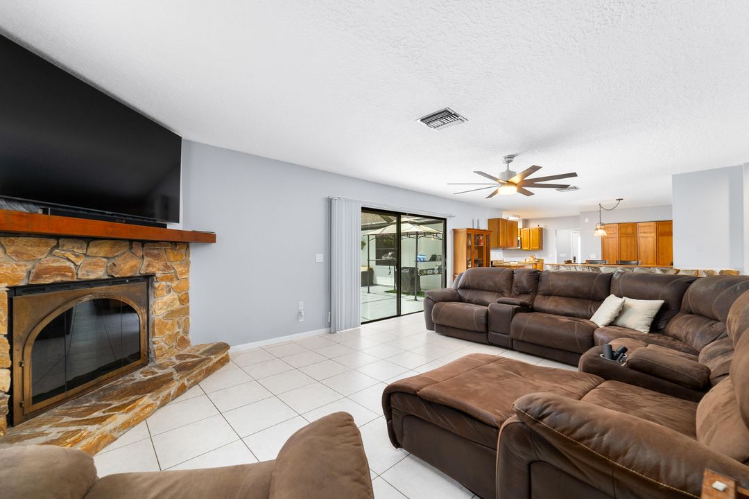 合同活跃: $649,999 (4 贝兹, 3 浴室, 2626 平方英尺)