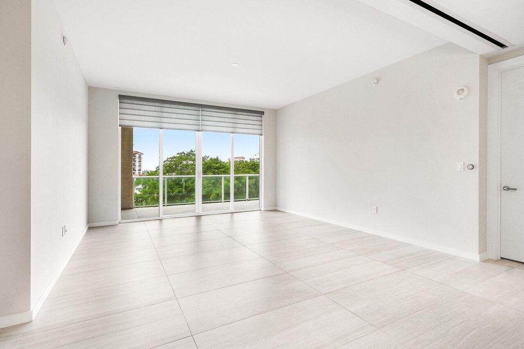 Под контрактом: $2,950,000 (2 спален, 3 ванн, 2588 Квадратных фут)