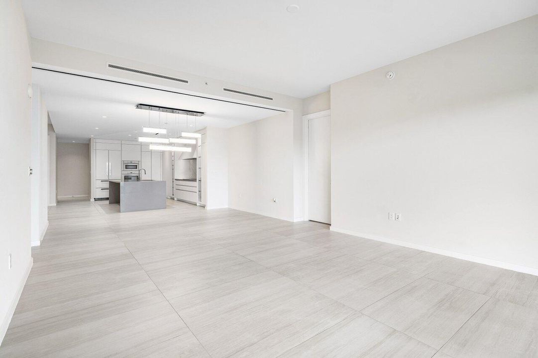 Под контрактом: $2,950,000 (2 спален, 3 ванн, 2588 Квадратных фут)