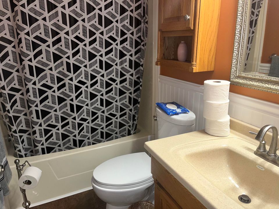 Active With Contract: $148,000 (3 beds, 2 baths, 1510 Square Feet)