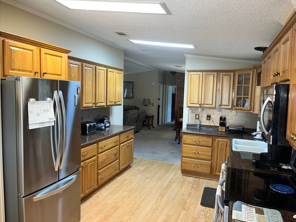 Active With Contract: $148,000 (3 beds, 2 baths, 1510 Square Feet)