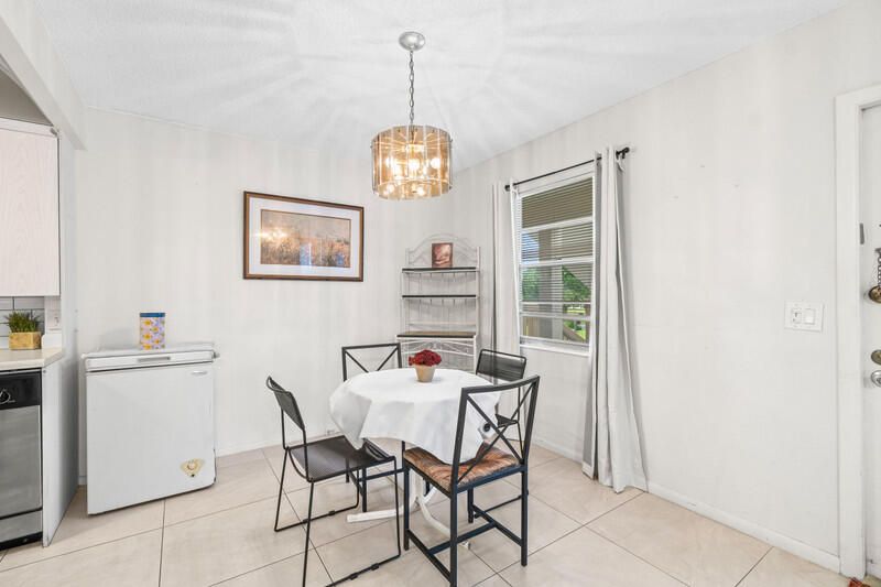 待售: $110,000 (2 贝兹, 1 浴室, 861 平方英尺)