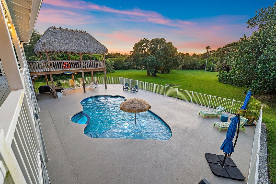 Activo con contrato: $1,390,000 (5 camas, 4 baños, 4483 Pies cuadrados)