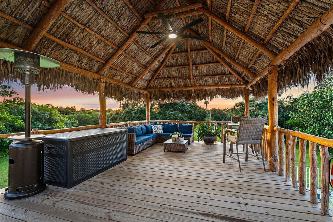 Activo con contrato: $1,390,000 (5 camas, 4 baños, 4483 Pies cuadrados)