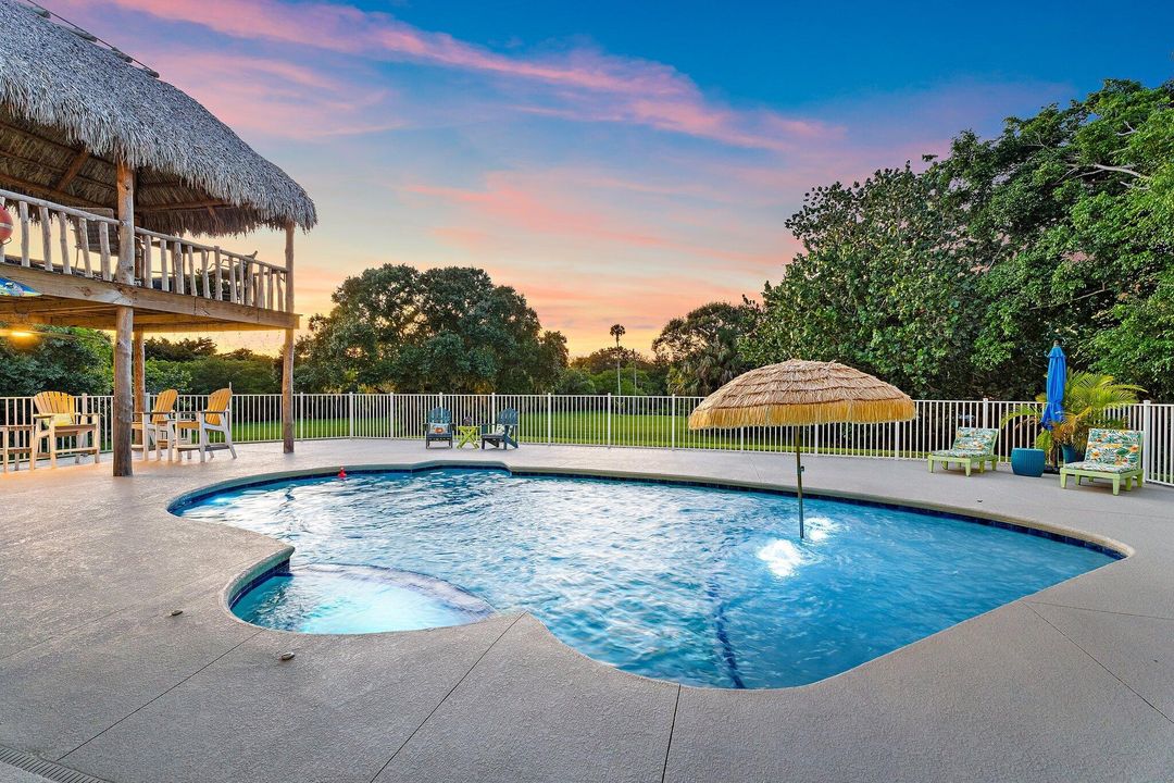 Activo con contrato: $1,390,000 (5 camas, 4 baños, 4483 Pies cuadrados)