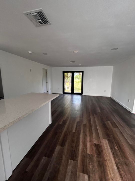 For Sale: $249,900 (3 beds, 2 baths, 960 Square Feet)