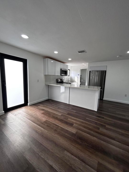 For Sale: $249,900 (3 beds, 2 baths, 960 Square Feet)