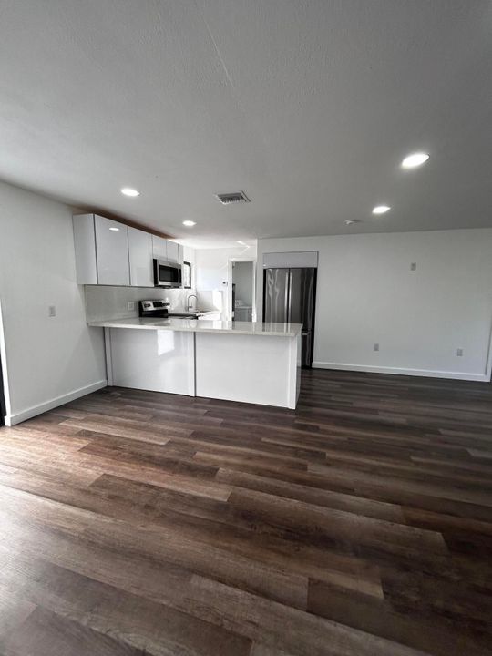 For Sale: $249,900 (3 beds, 2 baths, 960 Square Feet)