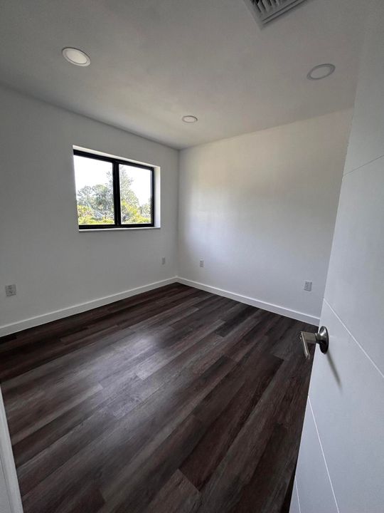 For Sale: $249,900 (3 beds, 2 baths, 960 Square Feet)