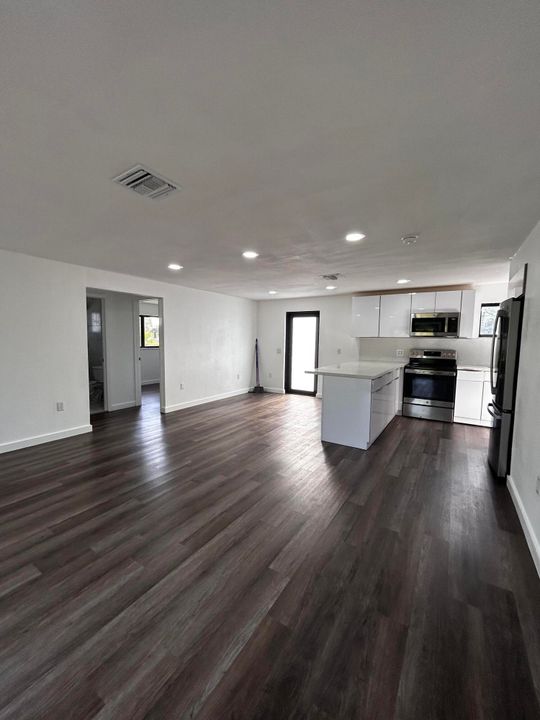 For Sale: $249,900 (3 beds, 2 baths, 960 Square Feet)