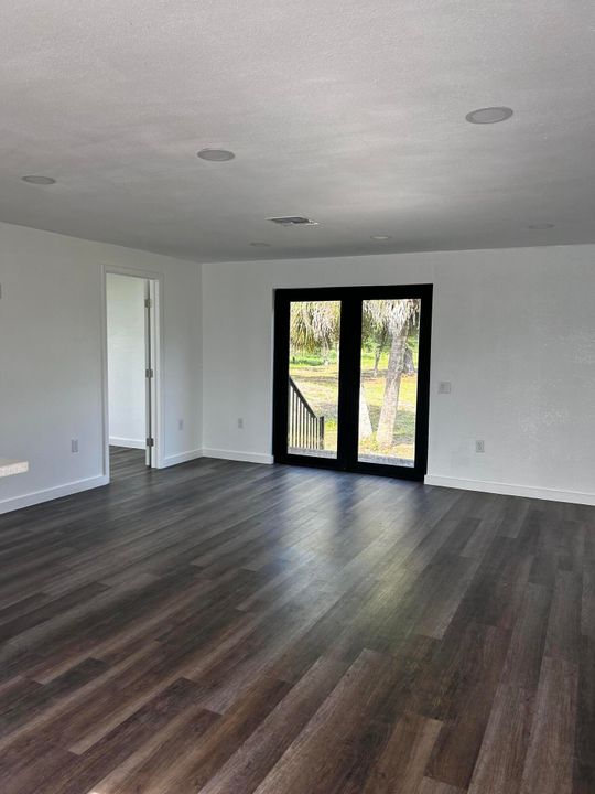 For Sale: $249,900 (3 beds, 2 baths, 960 Square Feet)