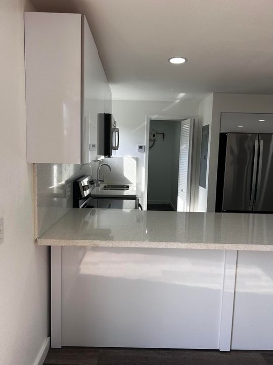 For Sale: $249,900 (3 beds, 2 baths, 960 Square Feet)