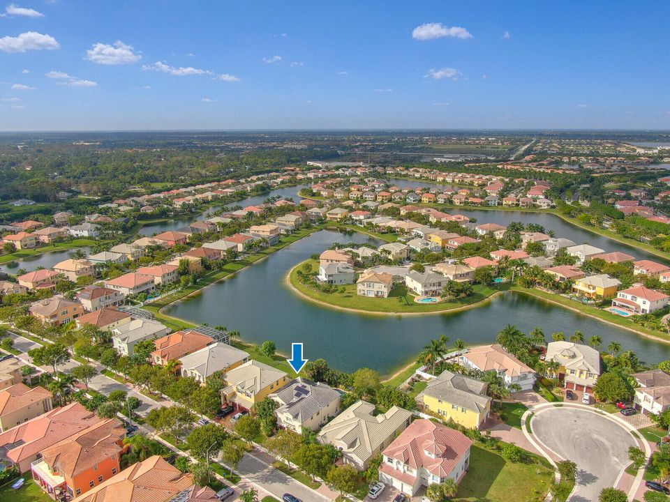 Под контрактом: $5,500 (6 спален, 4 ванн, 4017 Квадратных фут)