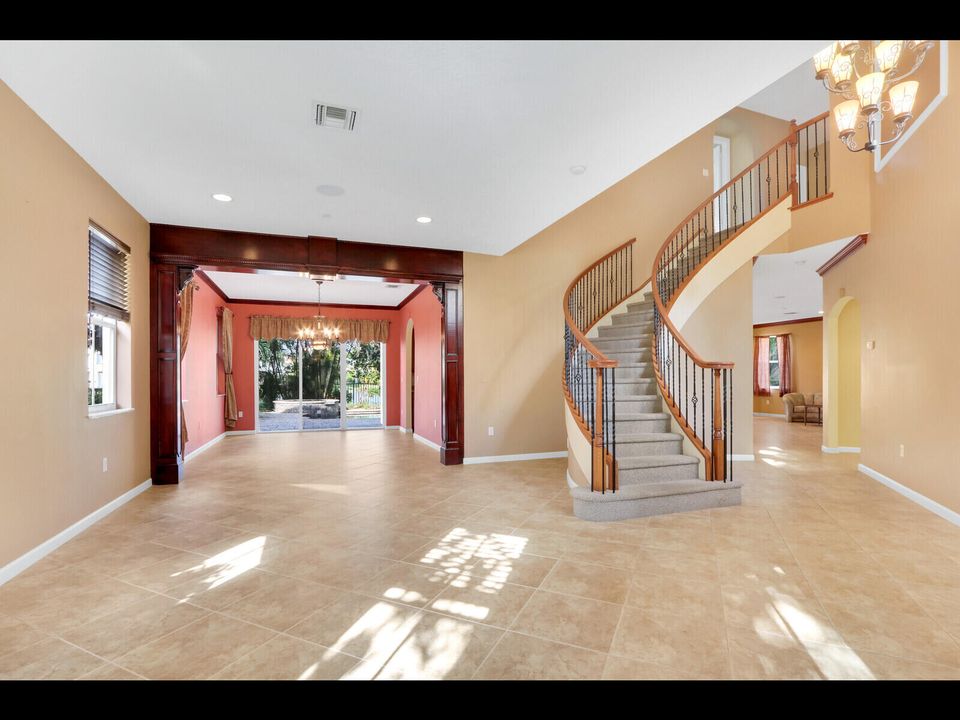 Под контрактом: $5,500 (6 спален, 4 ванн, 4017 Квадратных фут)