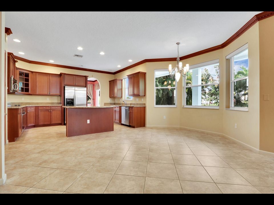 Под контрактом: $5,500 (6 спален, 4 ванн, 4017 Квадратных фут)