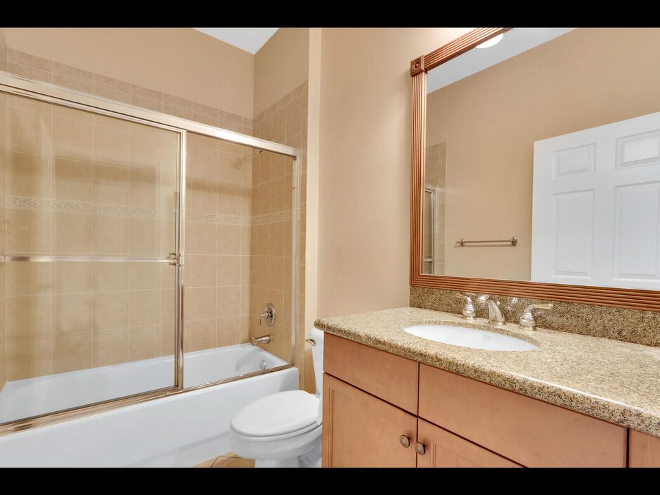 Под контрактом: $5,500 (6 спален, 4 ванн, 4017 Квадратных фут)