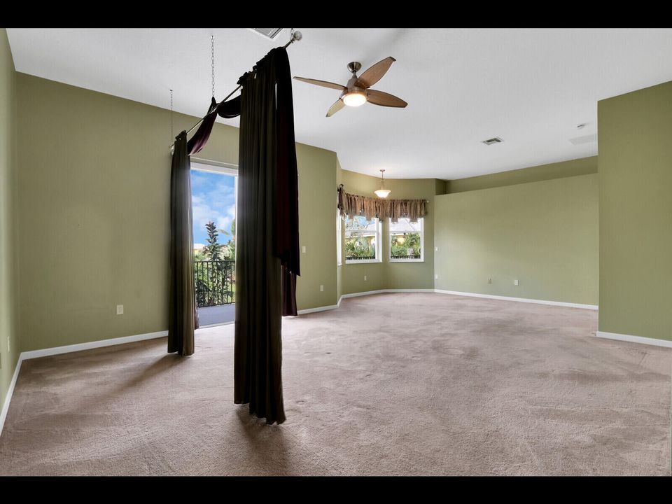 Под контрактом: $5,500 (6 спален, 4 ванн, 4017 Квадратных фут)