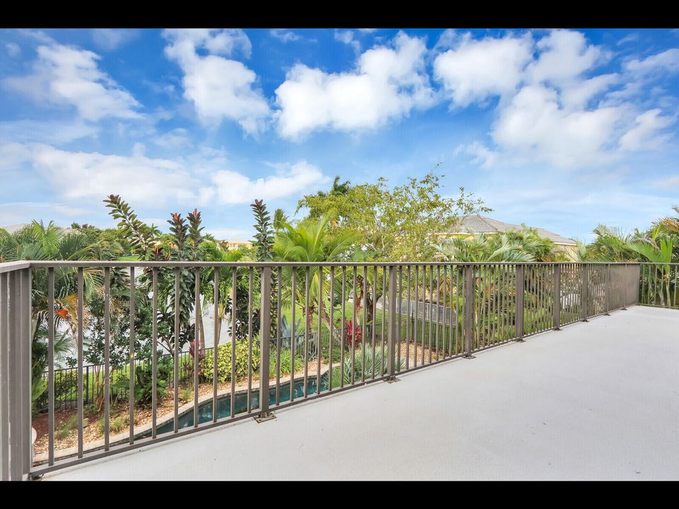 Под контрактом: $5,500 (6 спален, 4 ванн, 4017 Квадратных фут)