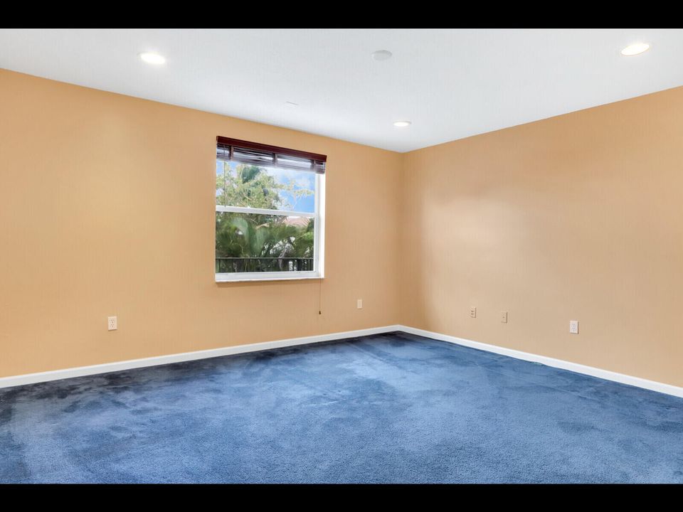 Под контрактом: $5,500 (6 спален, 4 ванн, 4017 Квадратных фут)