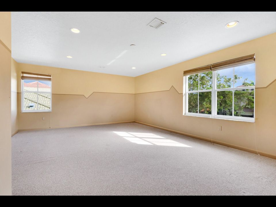 Под контрактом: $5,500 (6 спален, 4 ванн, 4017 Квадратных фут)