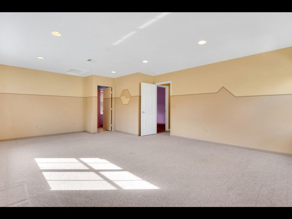 Под контрактом: $5,500 (6 спален, 4 ванн, 4017 Квадратных фут)